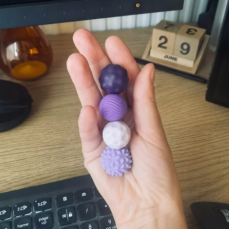 Magnetyczne Kulki Sensoryczne Antystresowe z Etui – Zestaw 4 Sztuk Luxma